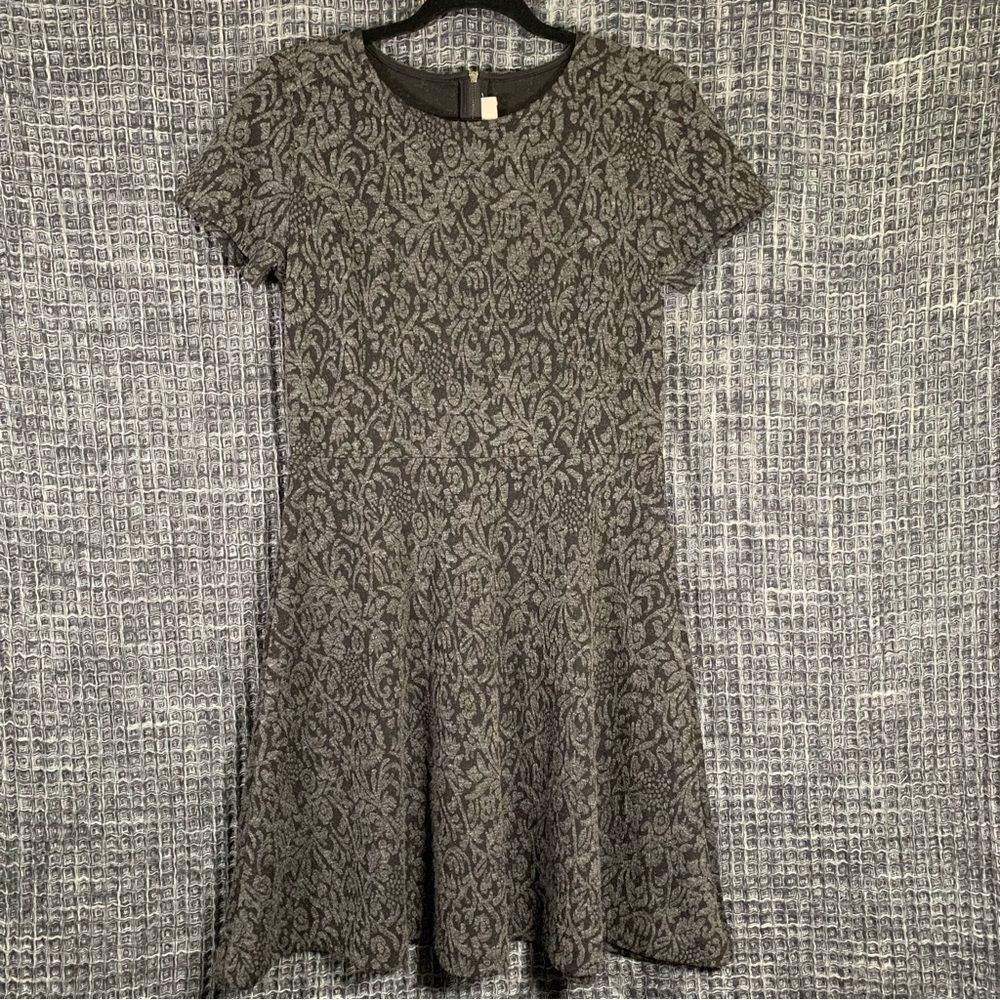 LOFT Black & Gray Embossed Floral Skater Dress Size 6 #895 - Picture 1 of 7